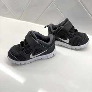 Nike Free Run 5.0 Toddler Shoes Black/White Size 4C Athletic Kids Velcro Unisex